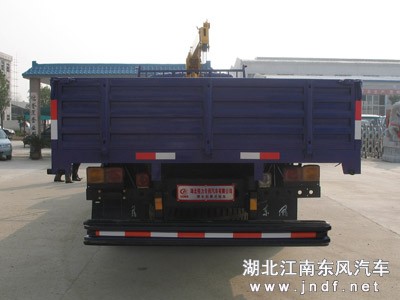 东风EQ1120随车起重运输车图 2