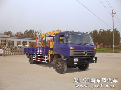 东风EQ1120随车起重运输车图 3