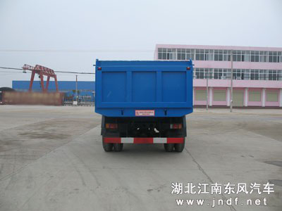 东风尖头自卸式垃圾车图 2