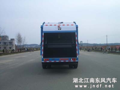 解放压缩式垃圾车图 3