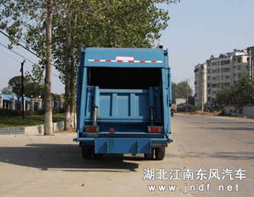 东风153压缩式垃圾车图 2