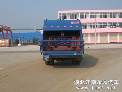 东风平头压缩式垃圾车图 2