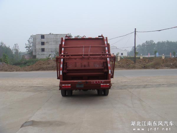 东风多利卡压缩式垃圾车图 3