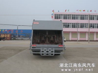 东风145型EQ1110GLJ压缩式垃圾车图 2