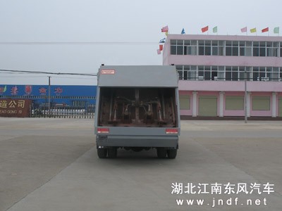 东风145型EQ1110GLJ压缩式垃圾车图 3