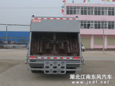 东风145型EQ1110GLJ压缩式垃圾车图 4