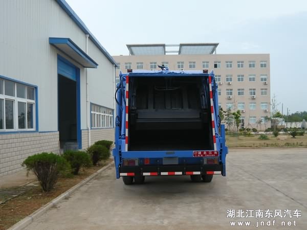 东风尖头压缩式垃圾车图 2