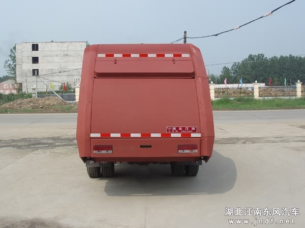 东风金霸压缩式垃圾车图 2