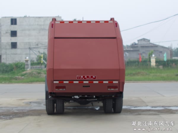 东风天锦压缩式垃圾车图 3