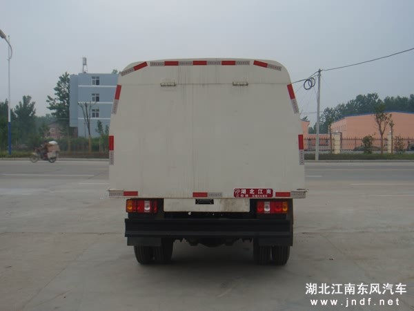 跃进密封式垃圾车图 2