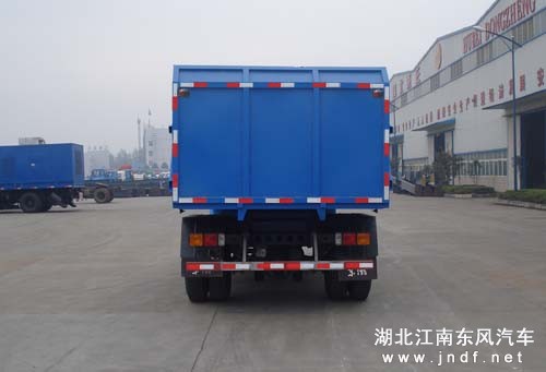 解放尖头密封式垃圾车图 2