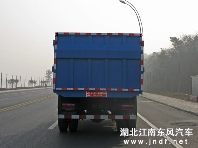 东风尖头对接式垃圾车图 2