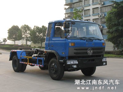 东风153车厢可卸式垃圾车图 1