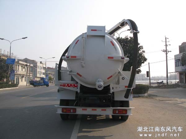 东风天锦吸污车图 2