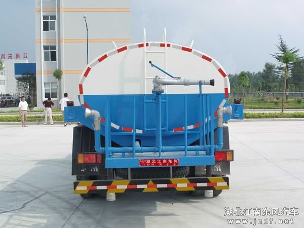 东风140尖头洒水车图 3