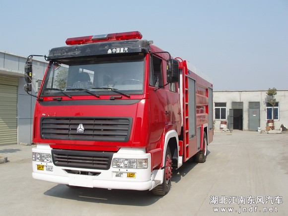 8吨水罐泡沫消防车