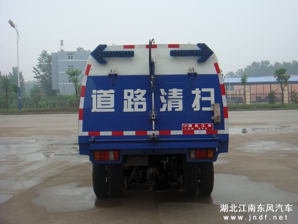 庆铃五十铃扫路车图 2