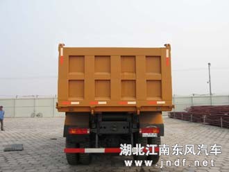 北方奔驰后双桥自卸车图 2