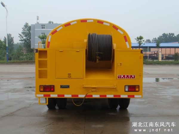 东风尖头140高压清洗车图 2