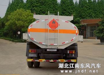 东风EQ1080加油车图 3