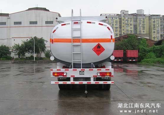 斯太尔后双桥加油车图 3