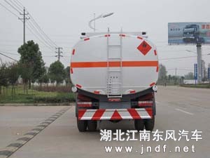 解放小三轴加油车图 3