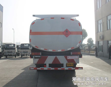 东风天龙前四后八油罐车图 3