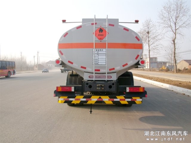 东风天龙后双桥加油车图 2