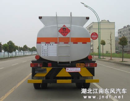东风天锦加油车图 2