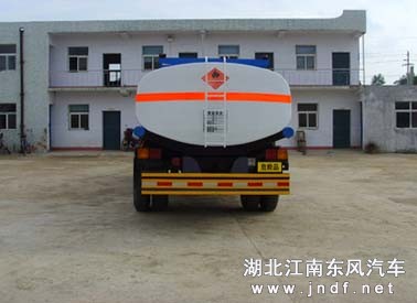 东风145加油车图 2