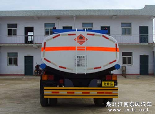 东风145加油车图 3
