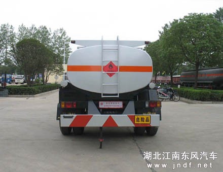 东风140/47尖头运油车图 2