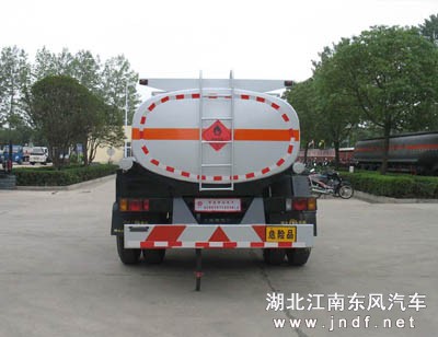东风140/47尖头运油车图 3
