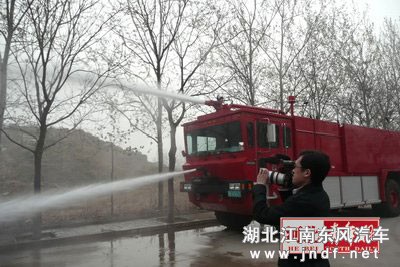 超级消防车&nbsp;两分钟能喷12吨水