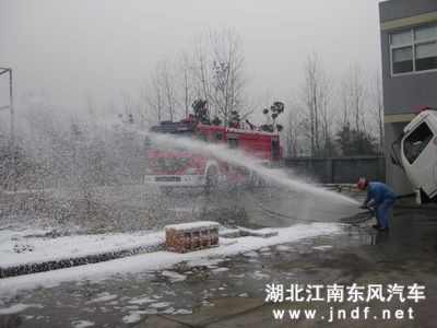 重汽豪沃A类泡沫消防车图 4