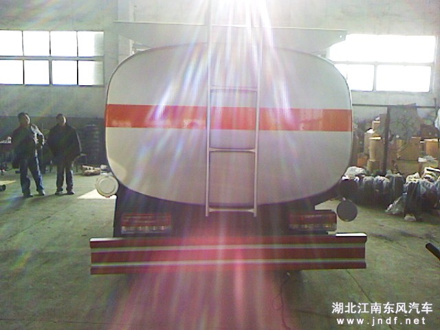 东风福瑞卡5吨加油车图 3