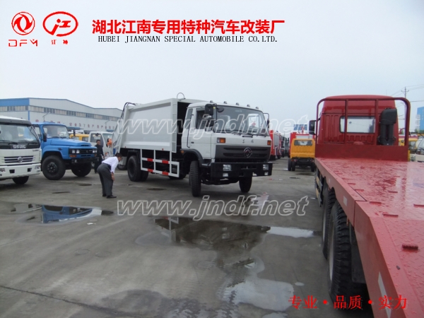 解放悍威前四后八挖掘机拖车