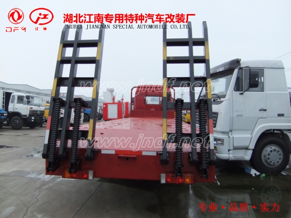 解放悍威前四后八挖掘机拖车