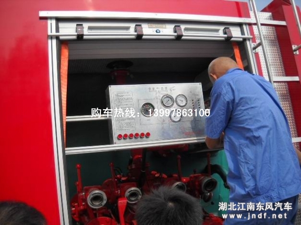 斯太尔后双桥水罐消防车