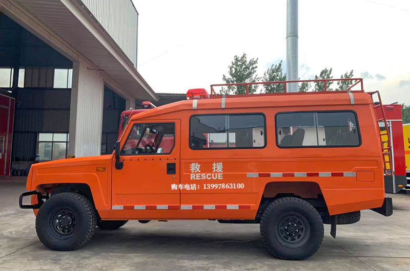 北汽四驱运兵车左侧图