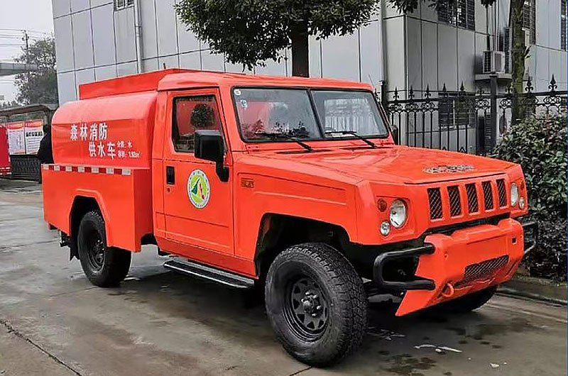 北汽四驱消防洒水车(单排)