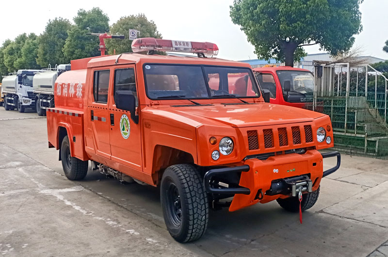 北汽四驱消防洒水车