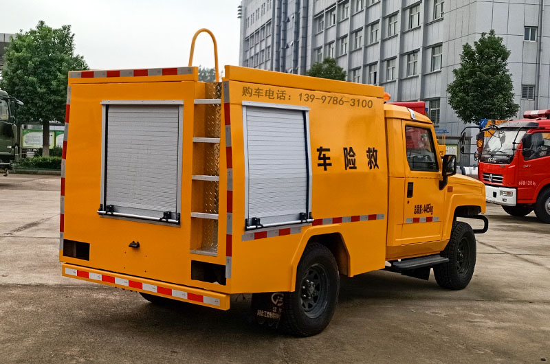 北汽四驱救险车右后45度图