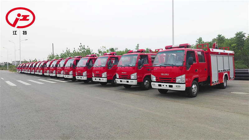 五十铃3吨消防车批量发车6.jpg