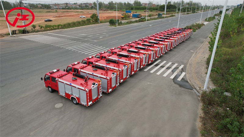 五十铃3吨消防车批量发车2.jpg