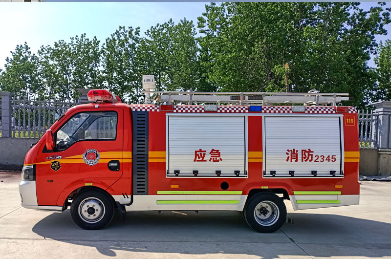 东风途逸细水雾消防车左侧图