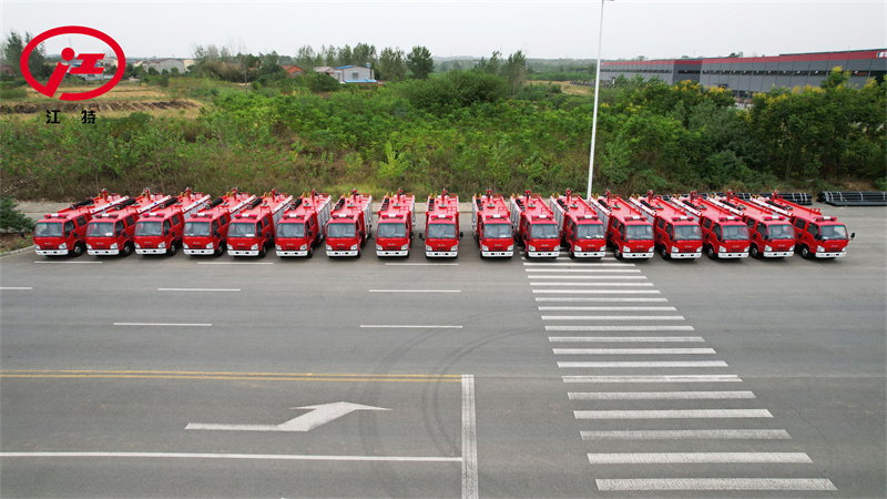 五十铃3吨消防车批量发车3.jpg