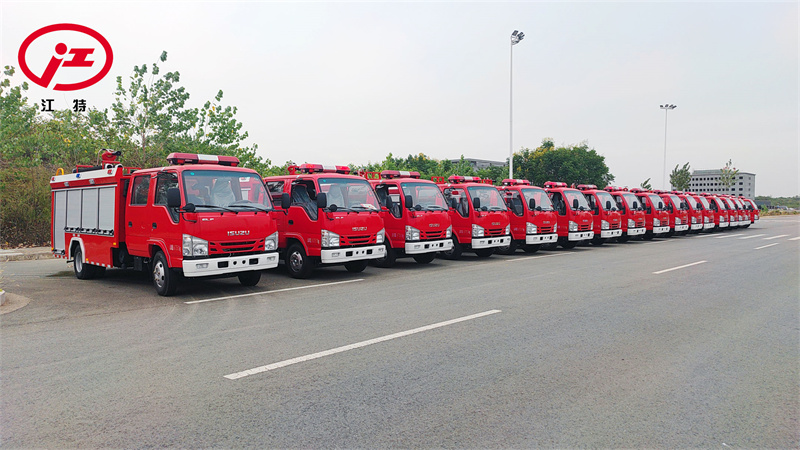 五十铃3吨消防车批量发车5.jpg