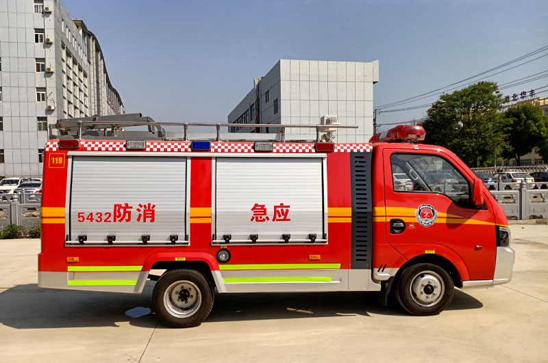 东风途逸细水雾消防车右侧图
