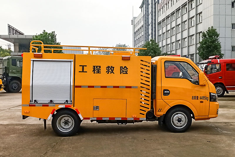 东风途逸救险车右侧图